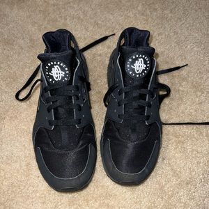 All Black Nike Huaraches